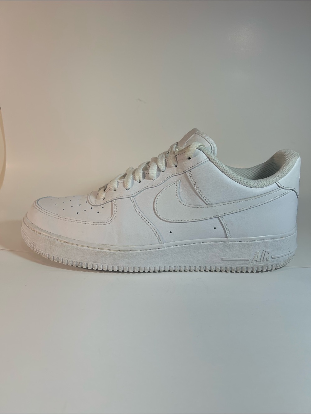 Nike Men’s White Low-Top Leather Sneakers
